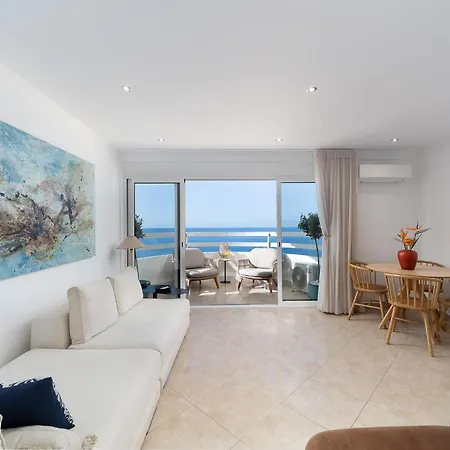 Lighthouse - Exclusive Sea View 180º, Pool, Parking شقة *