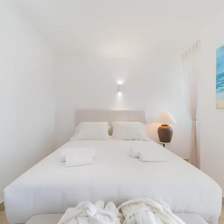 Lighthouse - Exclusive Sea View 180º, Pool, Parking شقة