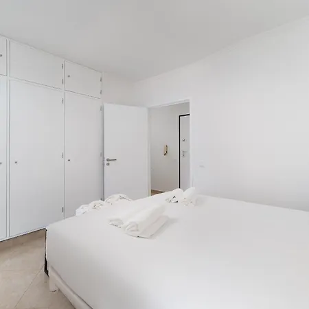 Lighthouse - Exclusive Sea View 180º, Pool, Parking شقة