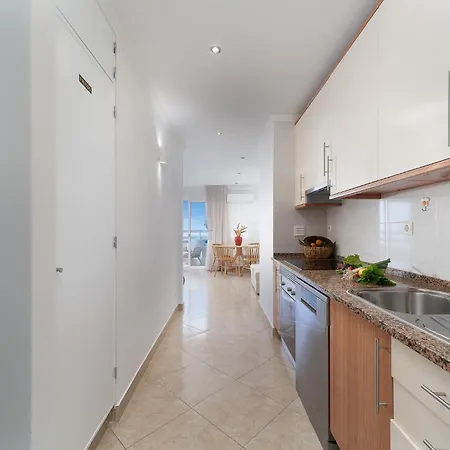 Lighthouse - Exclusive Sea View 180º, Pool, Parking شقة