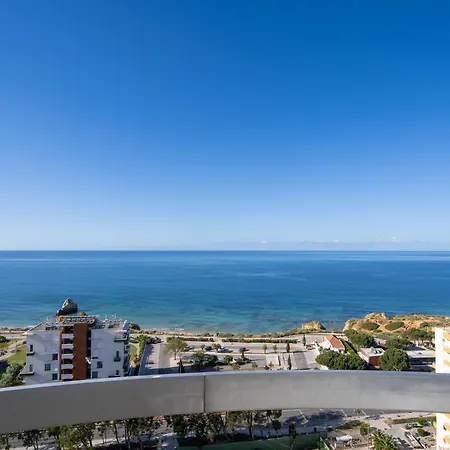 Lighthouse - Exclusive Sea View 180º, Pool, Parking شقة *